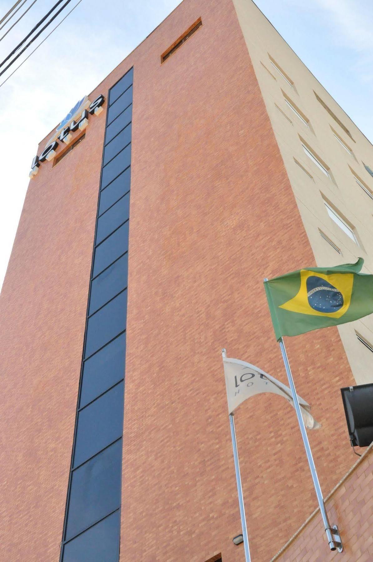Lotus Hotel - A 6 Km Do Santuario De Aparecida-Sp Guaratinguetá Dış mekan fotoğraf